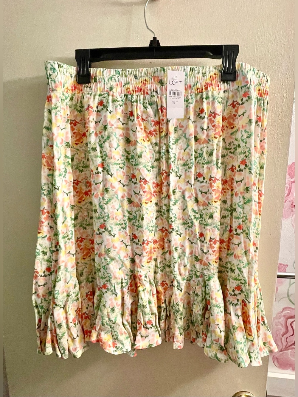 LOFT Floral Ruffle Hem Mini Skirt
SIZE XL Tall     **NEW WITH TAGS**